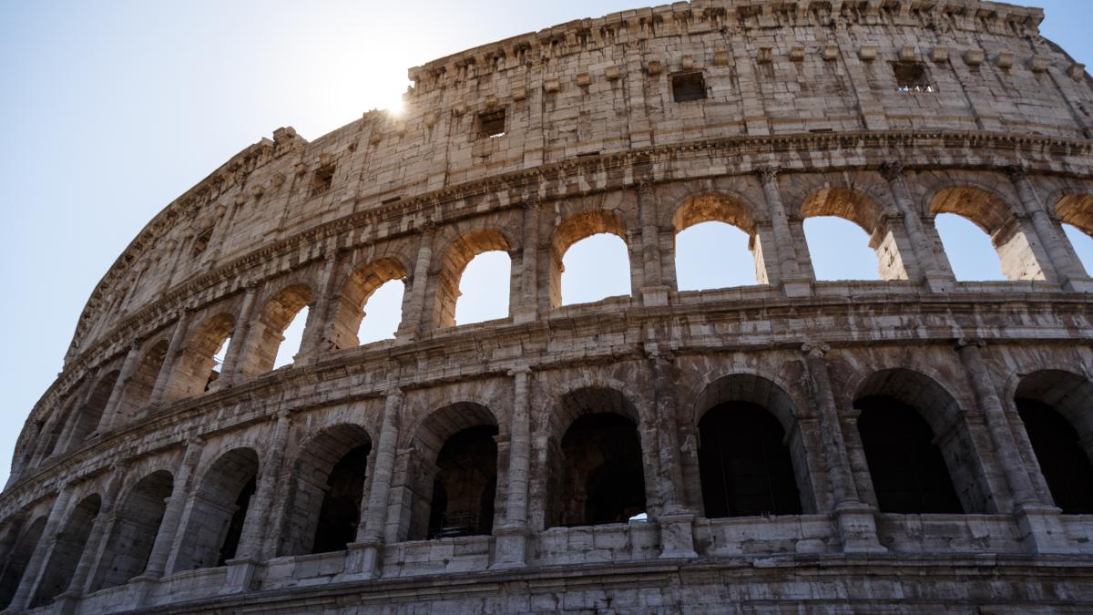 italia--escroci-romani--la-colosseum-cereau-bani-pentru-intrare-sau-se-prefaceau-ca-sunt-ghizi-turistici--preturi-exorbitante-pentru-un-tur