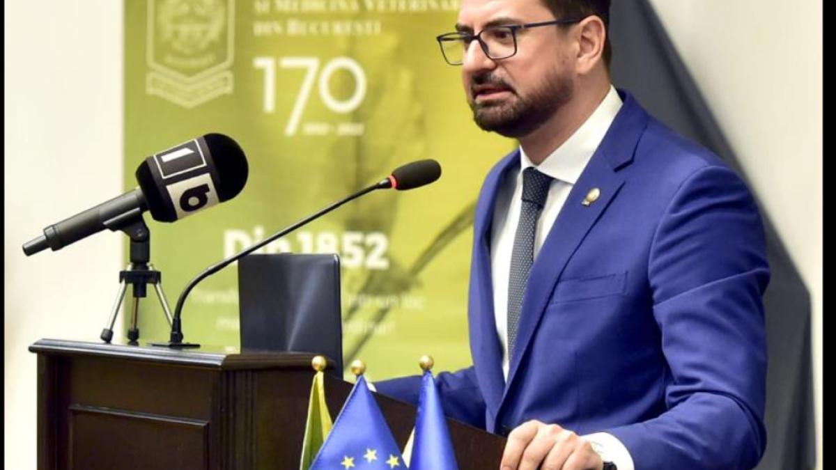 adrian-chesnoiu-urmarit-dna