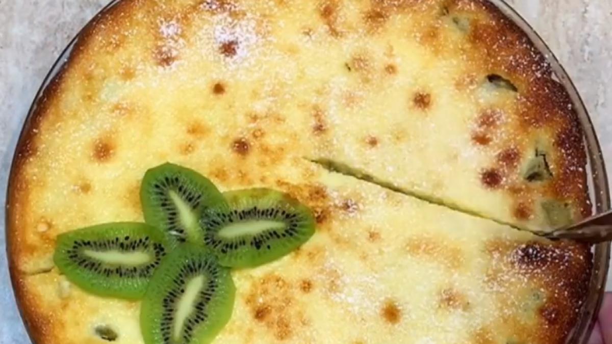 placinta-cu-kiwi-si-crema-de-smantana