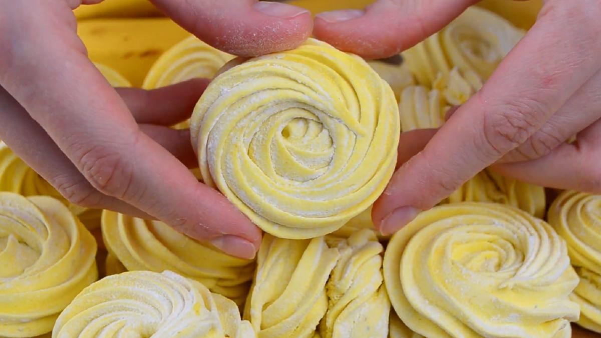 marshmallow-cu-banane--foarte-fragede-si-parfumate--reteta-pas-cu-pas-ca-sa-iti-iasa-perfecte--nebunie-curata