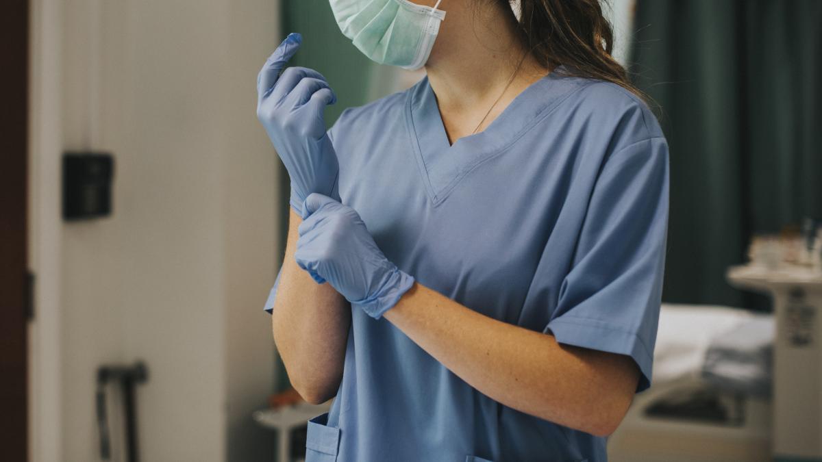 franta--o-asistenta-romanca-a-dat-in-vileag-o-inselaciune-de-400-000-euro--cea-care-a-fost-denuntata-si-a-inscenat-moartea