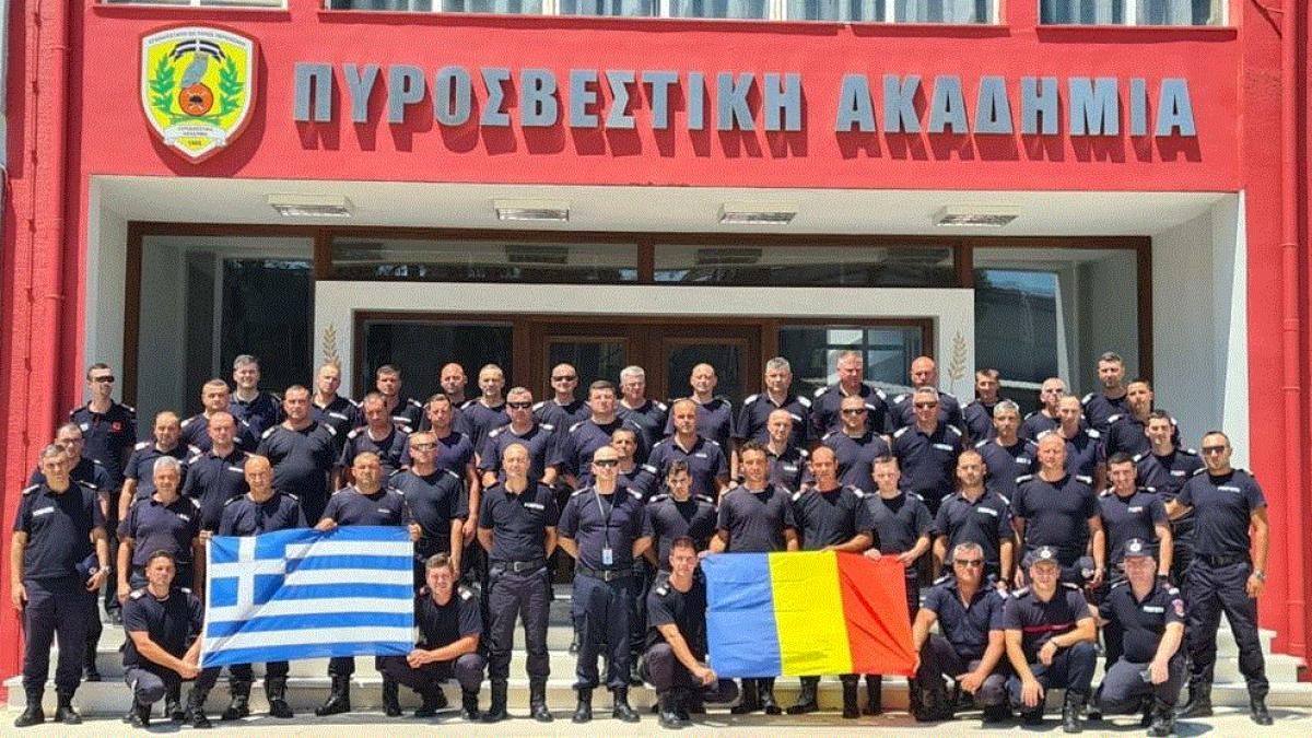 pompieri-romani--plecati-in-grecia-sa-lupte-cu-incendiile--au-ajuns-in-tara--igsu----misiune-indeplinita