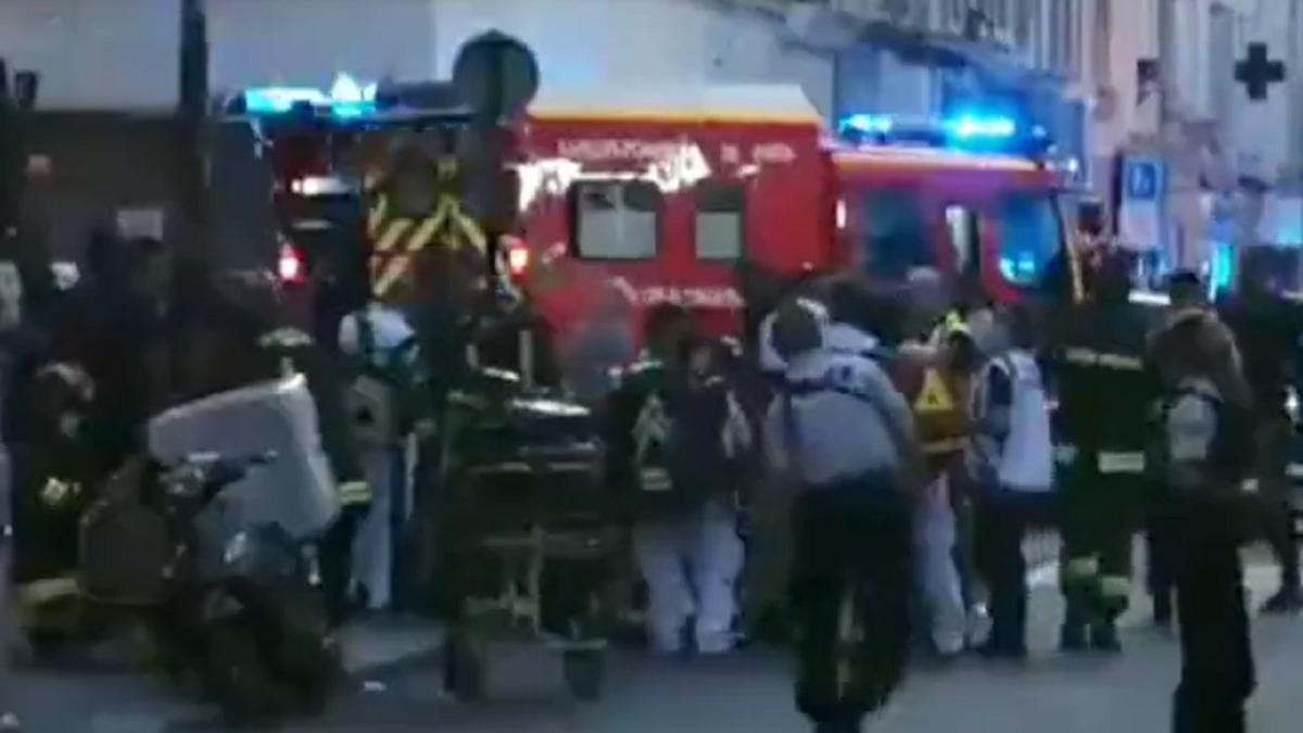 atac-armat-in-paris-doi-indivizi-au-coborat-dintr-o-masina-si-au-inceput-sa-impuste-oamenii-care-stateau-la-o-terasa---video