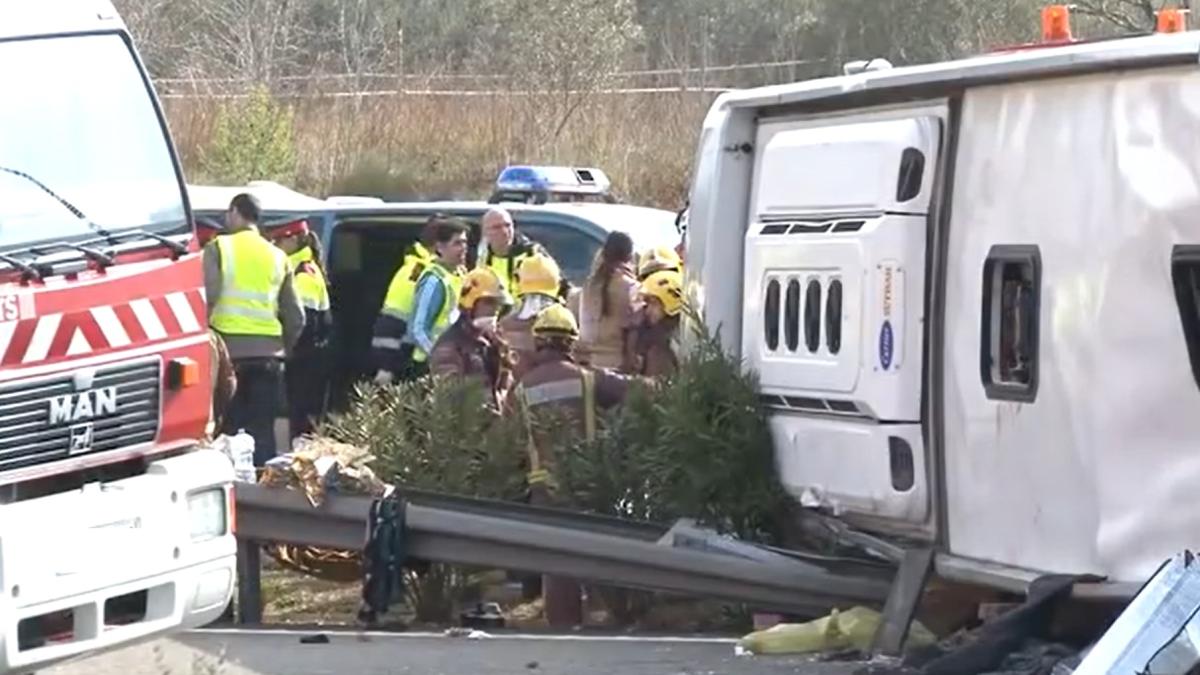 spania--autobuz-cu-59-de-pasageri--rasturnat-13-morti--printre-care-si-o-romanca--soferul-s-a-urcat-la-volan-obosit-si-somnoros