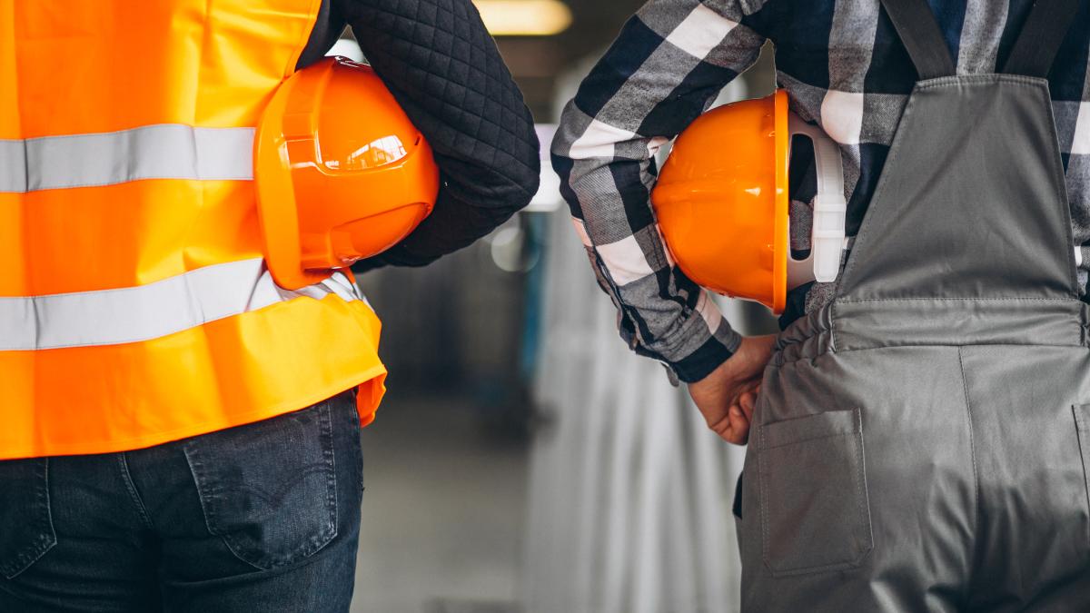 muncitori-romani--eroi-in-italia-dupa-ce-au-salvat-un-director-din-primarie-iesi-afara-acum-2