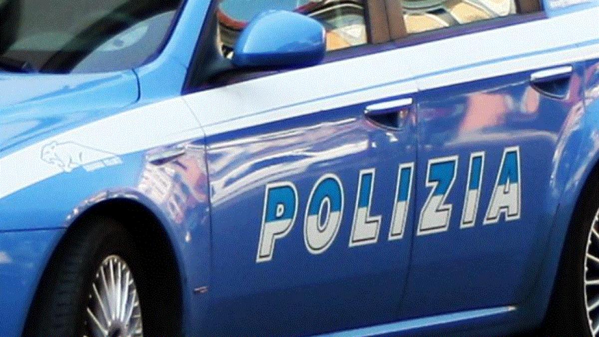 italia--roman--prins-la-furat-din-supermarket--barbatul-si-a-umplut-sacosa-cu-zeci-de-produse