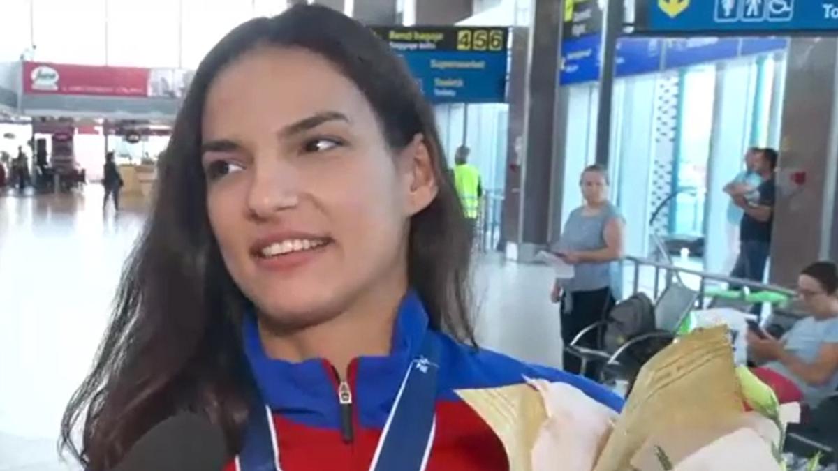 maria-boldor--prima-medalie-la-floreta-dupa-19-ani--pentru-romania