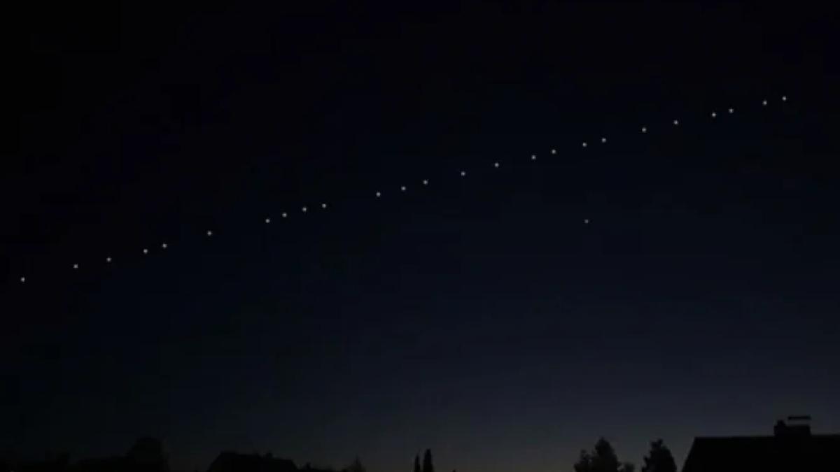 satelitii-starlink--vizibili-cu-ochiul-liber-vineri-noapte-pe-cerul-romaniei