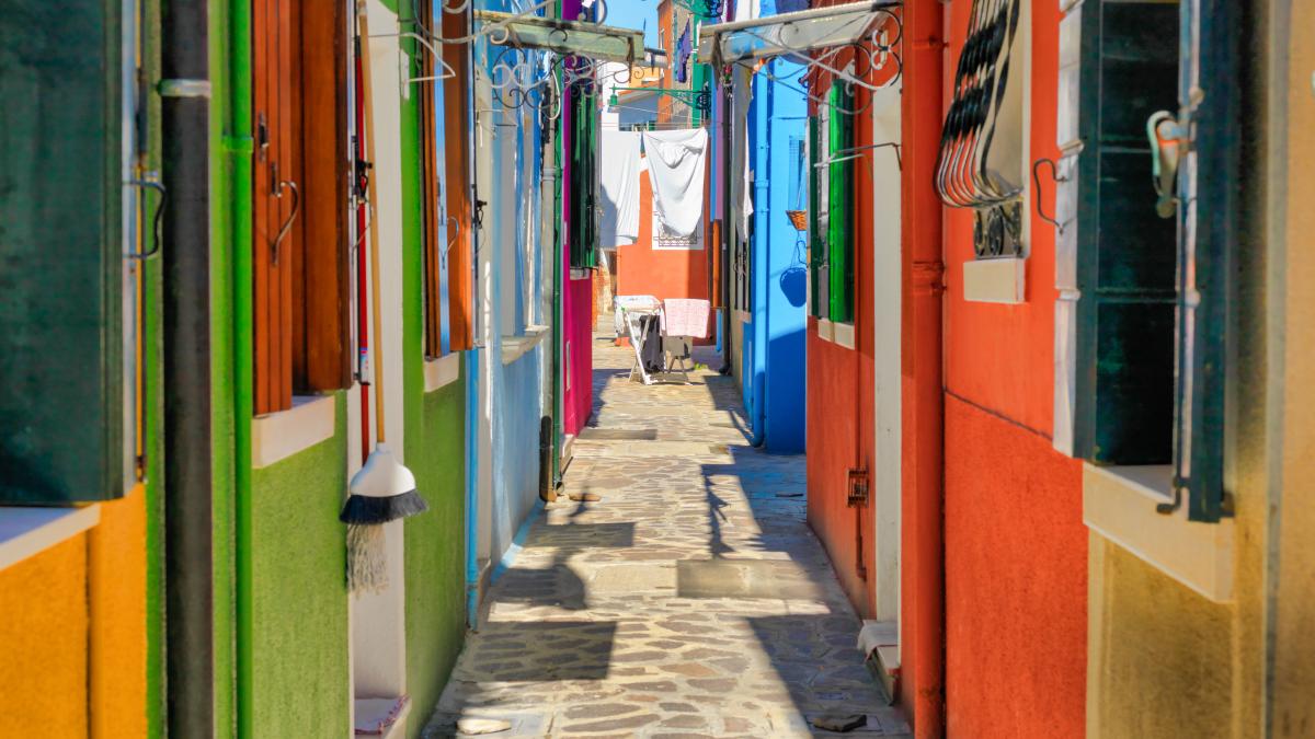 bonus-pentru-cei-care-au-cumparat-case-la-1-euro-in-italia--romanii--tentati-de-oferta-promitatoare