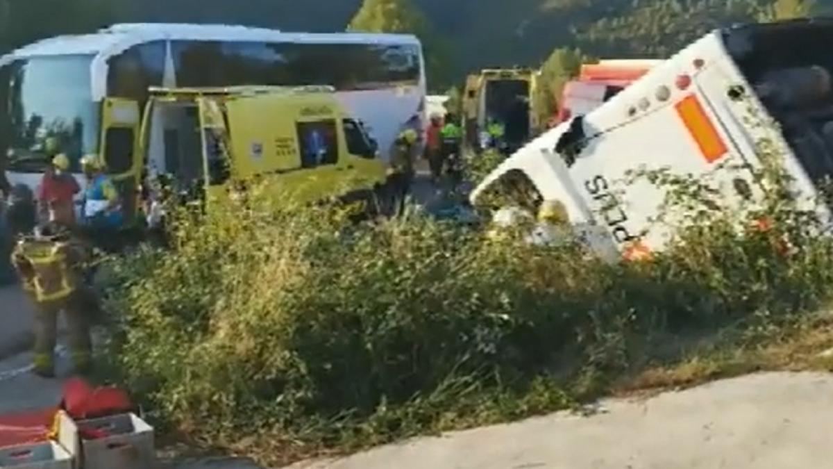 spania--un-autocar-plin-cu-nuntasi-s-a-rasturnat--zeci-de-raniti