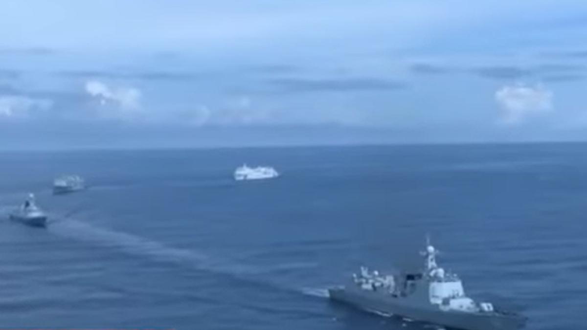 tensiune-in-stramtoarea-taiwan--in-asteptarea-lui-pelosi--china-a-ridicat-avioane-de-lupta--sua-au-trimis-patru-nave-de-razboi