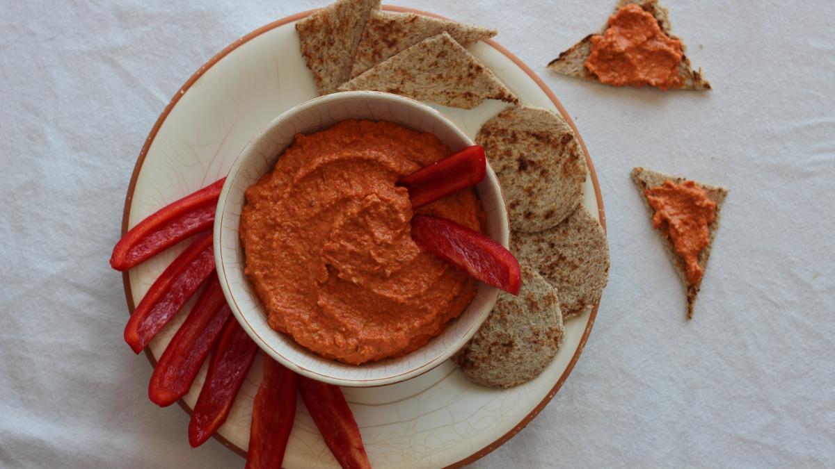 muhammara--o-delicioasa-crema-tartinabila-arabeasca--daca-vrei-sa-te-lingi-pe-degete--gateste-aceasta-reteta-rapida