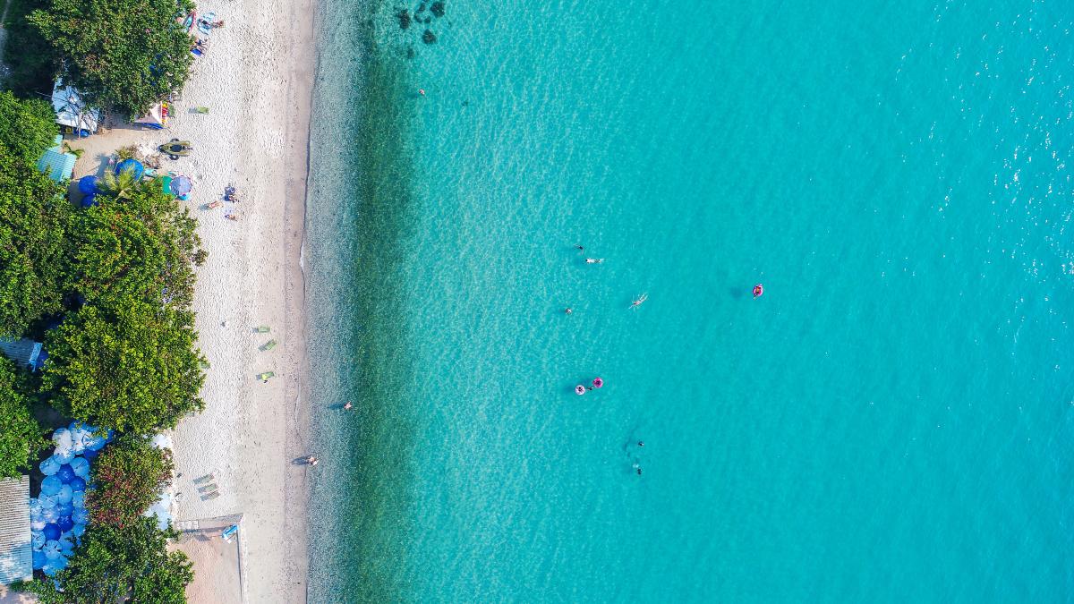 godina--provocare-esti-pe-o-plaja-din-afara-si-iti-dai-seama-ca-sunt-romani-pentru-ca---raspunsuri-savuroase-ospataaaaar-vina-sa-ti-comandiez