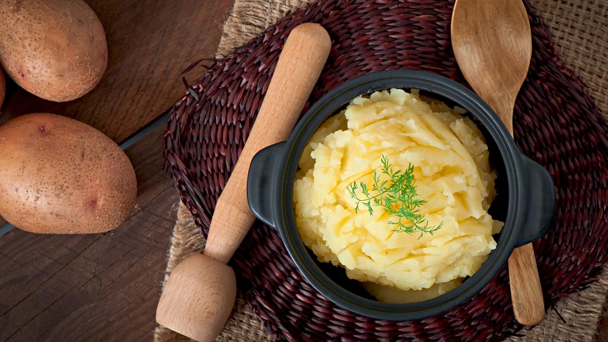 reteta-rustica-de-piure-de-cartofi--cremos-si-delicios--este-o-bijuterie--nu-doar-o-garnitura