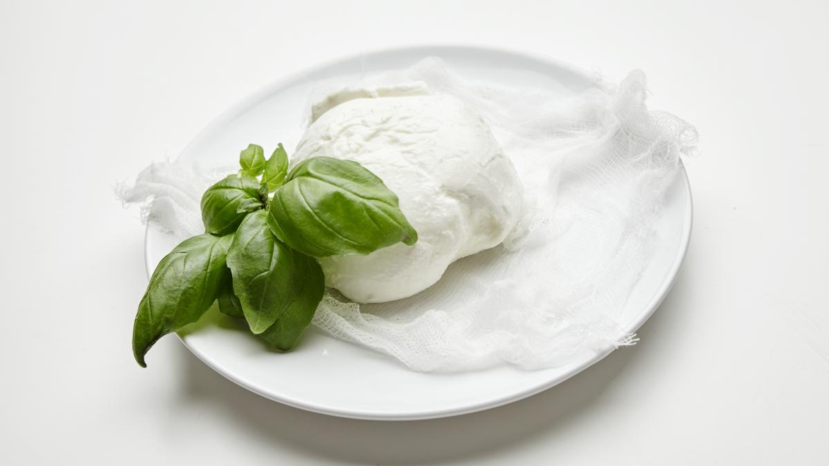 ricotta-de-casa--din-doar-doua-ingrediente--de-zece-ori-mai-buna--sanatoasa-si-cremoasa-decat-cea-din-supermarket