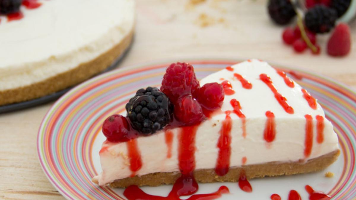 prajitura-rece-cu-iaurt---cum-sa-faci-desertul-de-vara-perfect