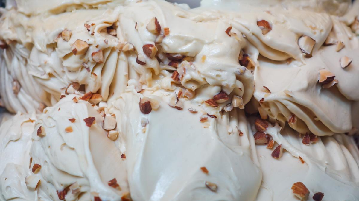 inghetata-cu-galbenus-prajit--reteta-cea-mai-delicioasa--perfecta-pentru-zilele-caniculare