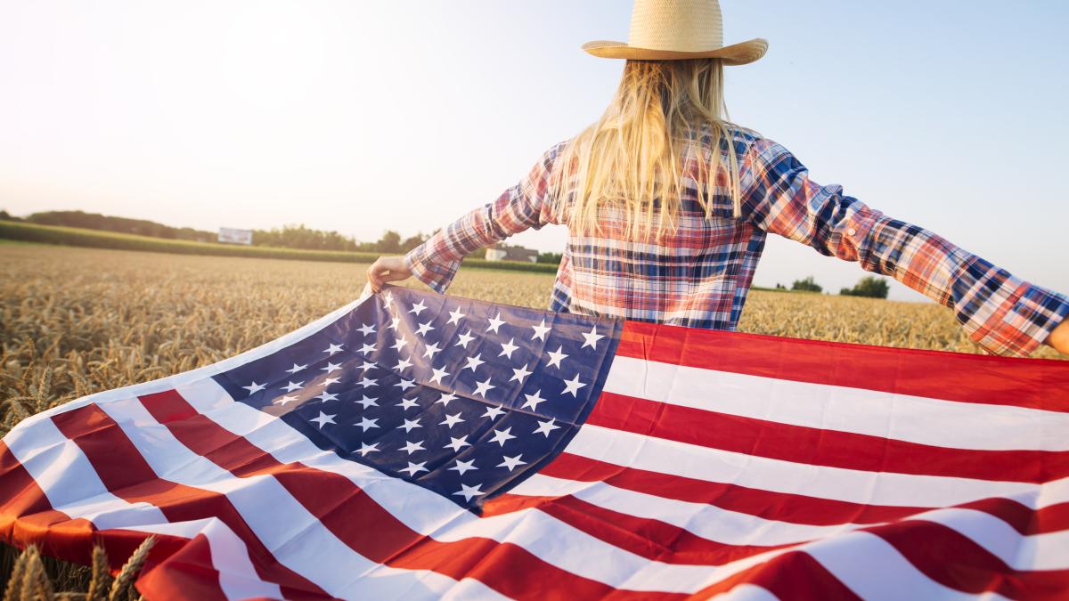 un-actor-american-si-o-romanca-gatesc-pentru-oamenii-afectati-de-razboiul-din-ucraina--au-lasat-viata-de-la-hollywood-pentru-a-ajuta-familiile