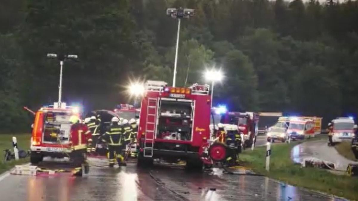 germania--un-bmw-inscriptionat-ca-fiind-autonom-a-izbit-masina-unor-romani-un-conational-si-a-pierdut-viata--iar-alte-11-persoane-au-fost-ranite