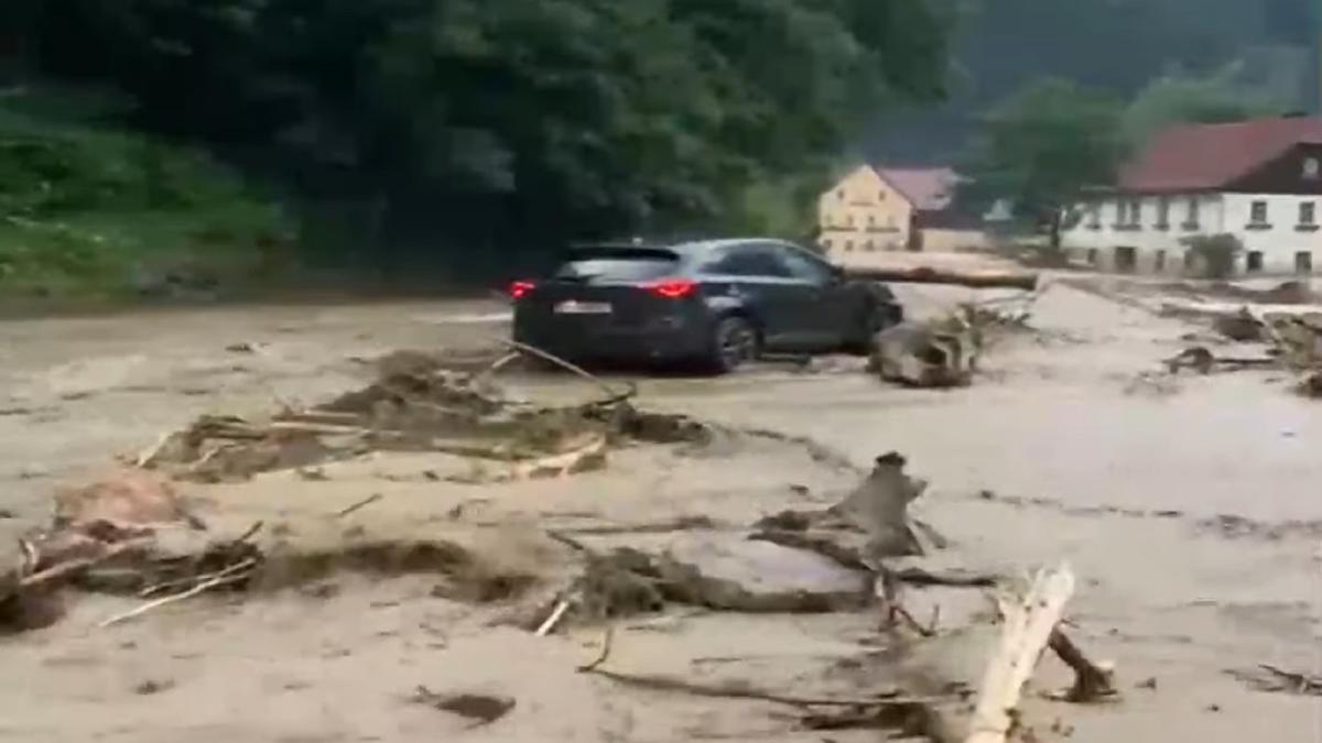 furtunile-fac-ravagii-in-austria--cinci-persoane--dintre-care-doi-copii--si-au-pierdut-viata