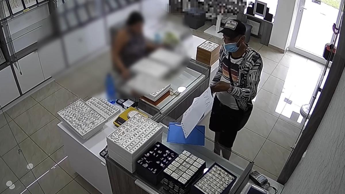 slovacia--a-furat-50-de-inele-extrem-de-valoroase--cu-ajutorul-unei-hartii-prc-e2prc-80prc-9evorbea-intr-o-limba-mixta-romana-englezaprc-e2prc-80prc-9c-video