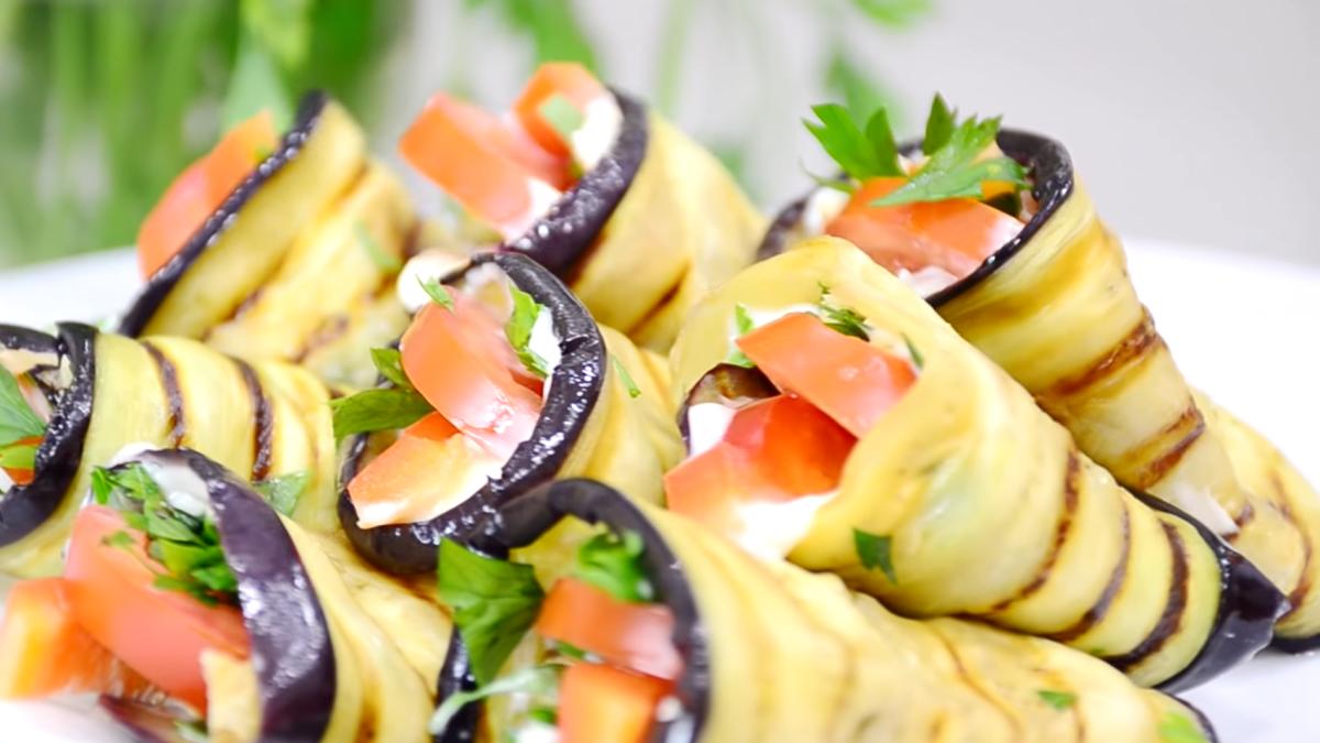 rulouri-prc-e2prc-80prc-9elimba-soacreiprc-e2prc-80prc-9c--cea-mai-surprinzatoare-gustare-cu-vinete--o-reteta-simpla--dar-spectaculoasa