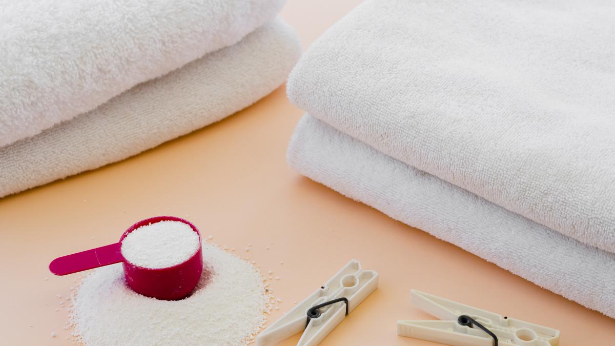 uita-de-bicarbonat-combina-acest-ingredient-cu-detergentul-tau-obisnuit-pentru-albirea-hainelor-tale--trucul-la-care-nu-vei-mai-renunta