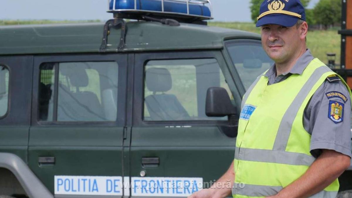 doua-autocare--verificate--la-sange--la-intrarea-in-tara---doi-pasageri-au-fost-dati-jos-cu-tot-cu-bagaje