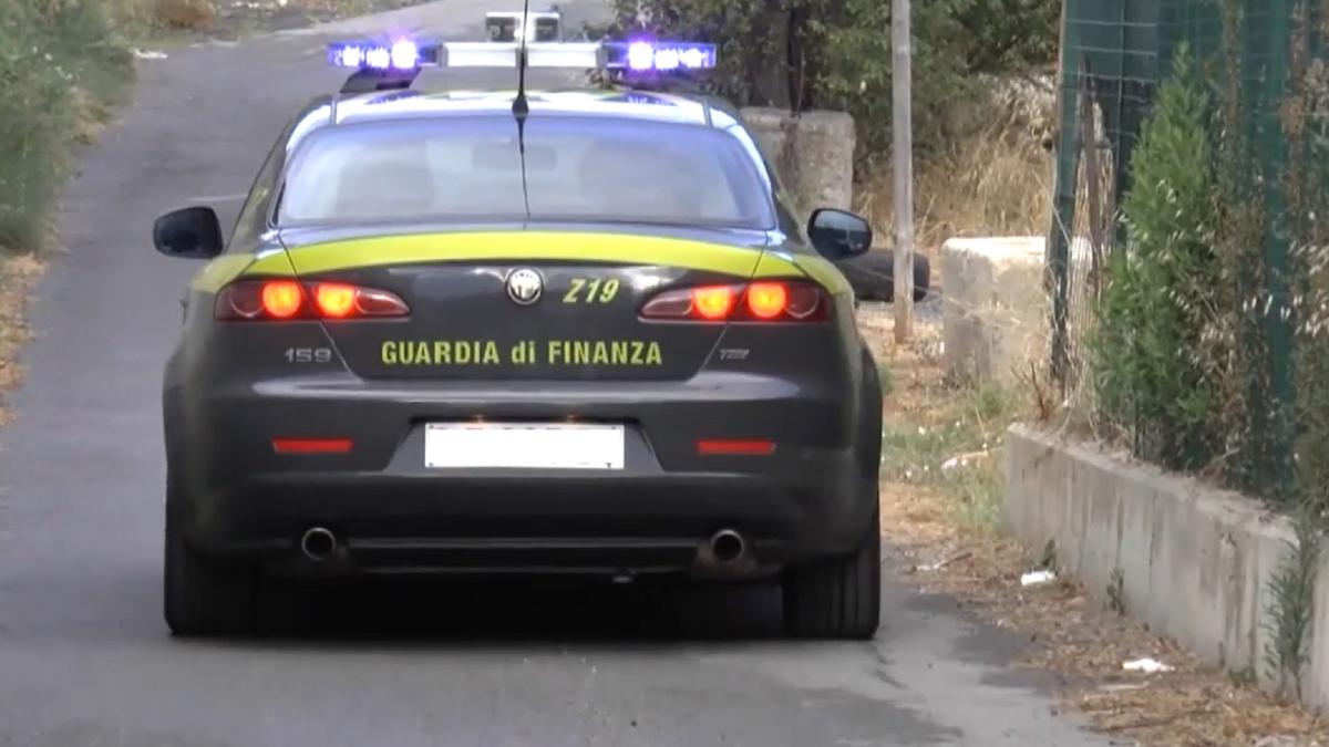 italia--patru-romani--intermediari-intr-o-inselatorie-de-1-5-milioane-de-euro--cum-au-actionat