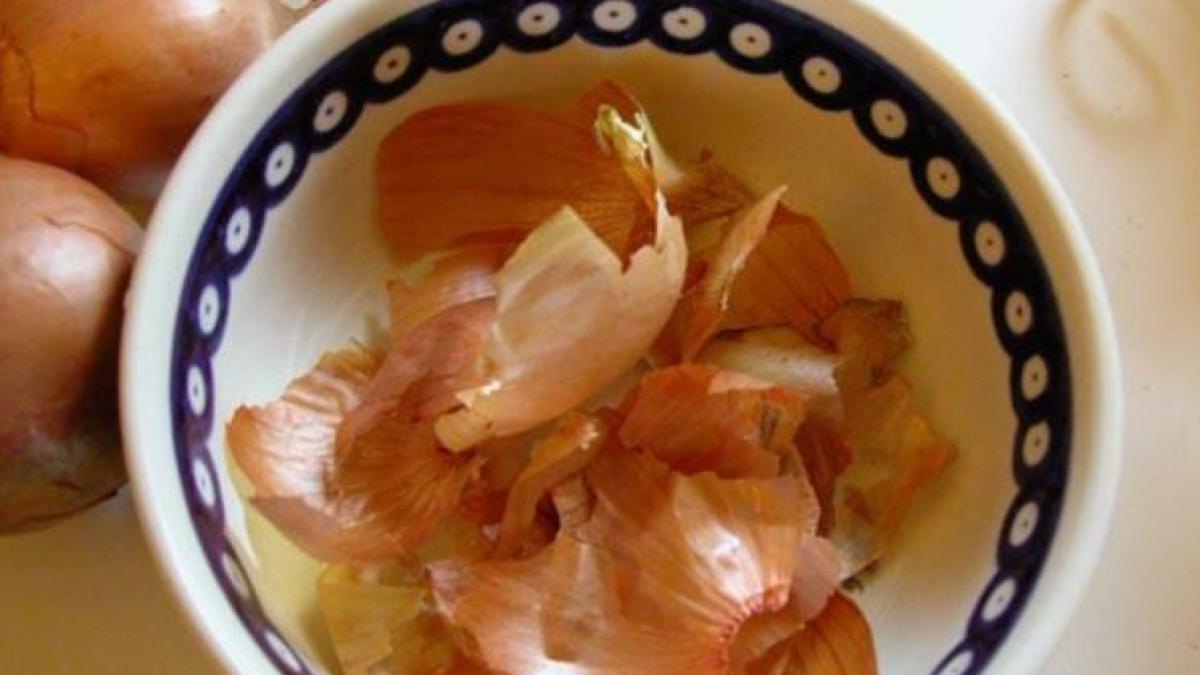 nu-mai-arunca-la-gunoi-cojile-de-ceapa-nici-nu-ai-idee-cum-le-poti-transforma-intr-o-comoara