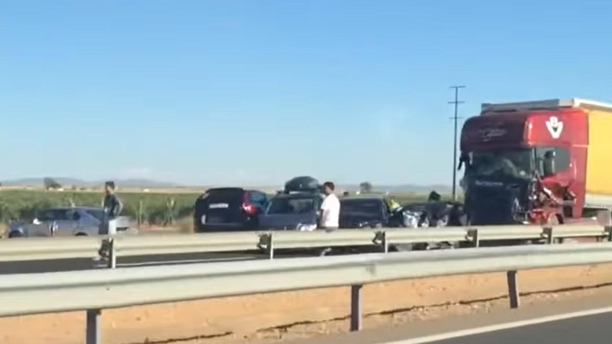 nu-sunt-vinovat--sofer-roman-de-tir--acuzat-de-un-accident-cu-doua-camioane-si-18-masini--in-spania--doi-oameni-si-au-pierdut-viata--alti-30-au-fost-raniti