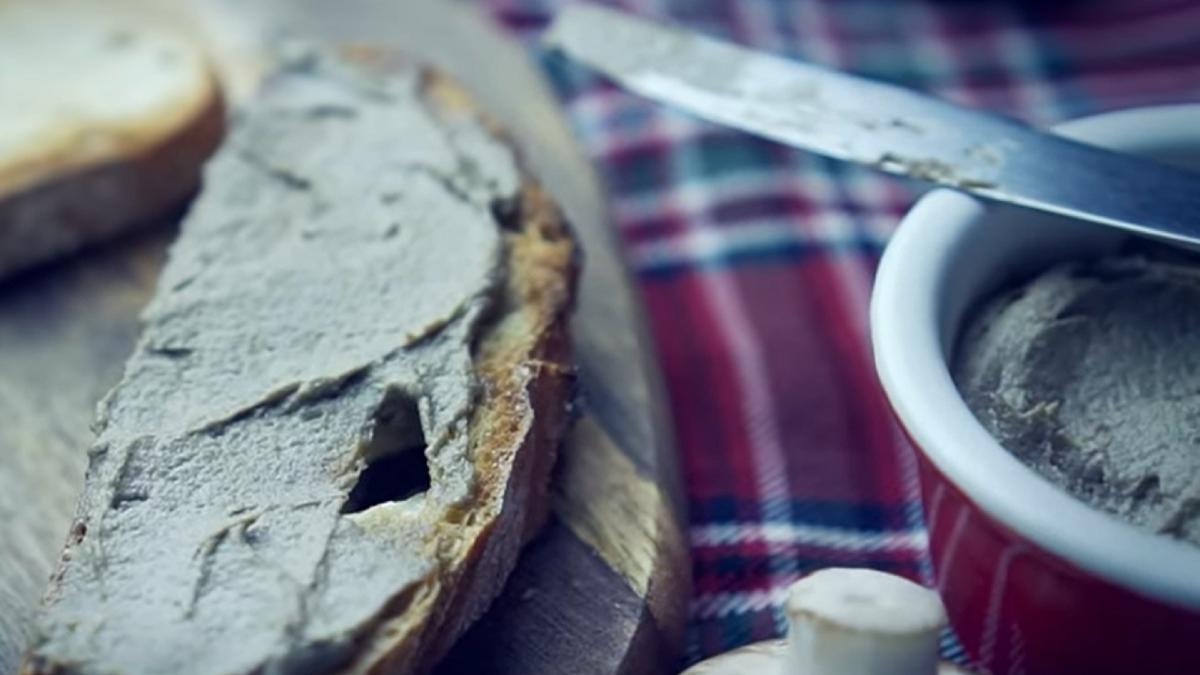 pate-de-ciuperci--nu-se-compara-cu-nimic-altceva--simplu-si-usor-de-preparat--cu-ingrediente-la-indemana--super-reteta