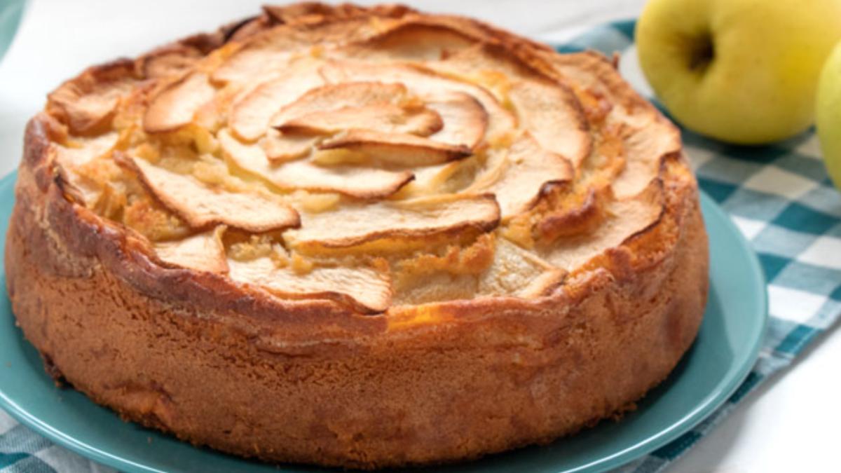 tort-cu-mere-si-crema-de-lapte