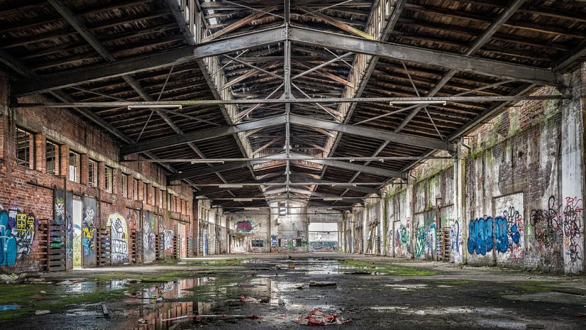 fabrica_hala_cladire_veche_abandonata_pixabay