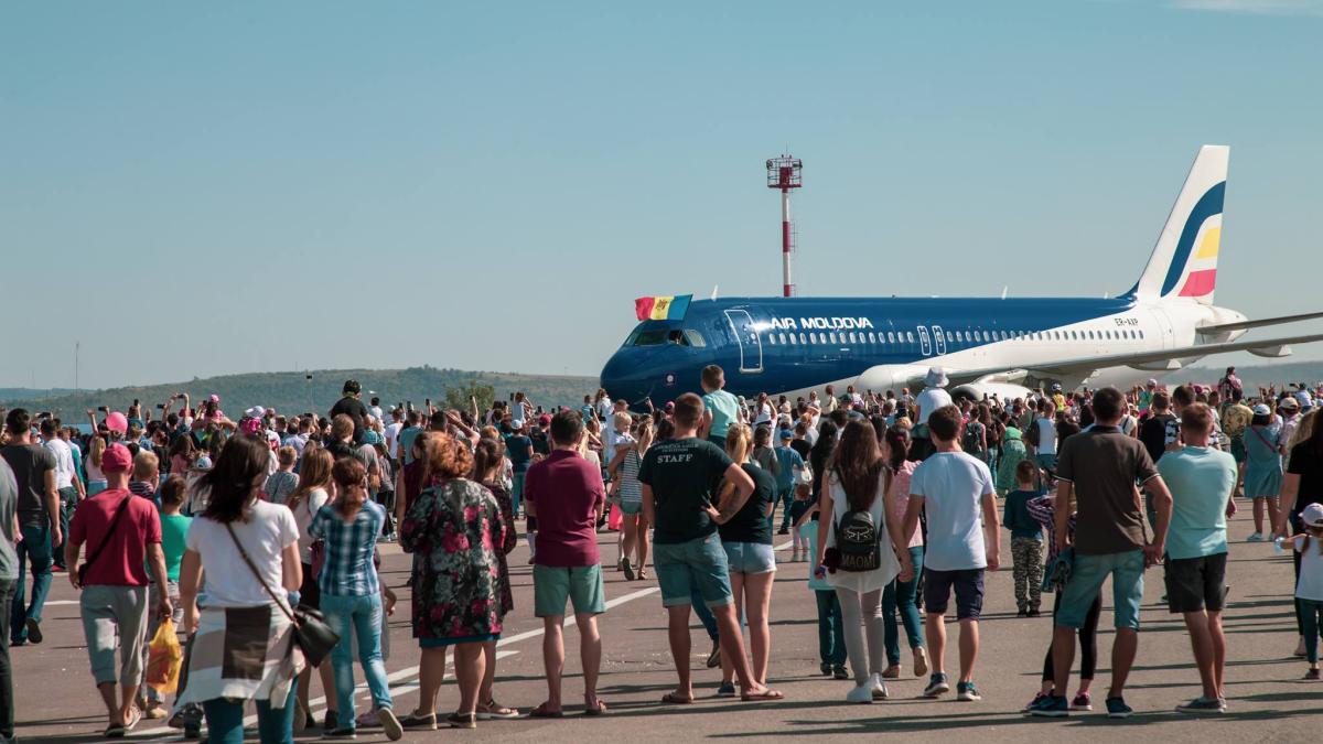 air_moldova_avion_pasageri_poza_facebook