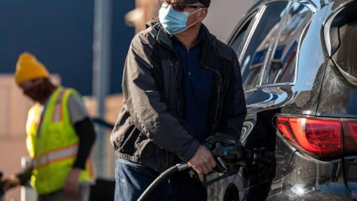 benzinariile--golite-cu-butoiul-sau-cu-punga