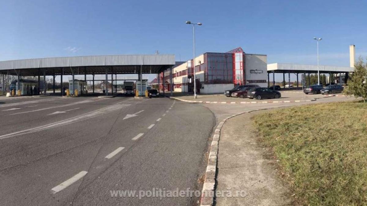 doua-camioane--incarcate-zeci-de-tone-de-deseuri--oprite-la-intrarea-in-romania