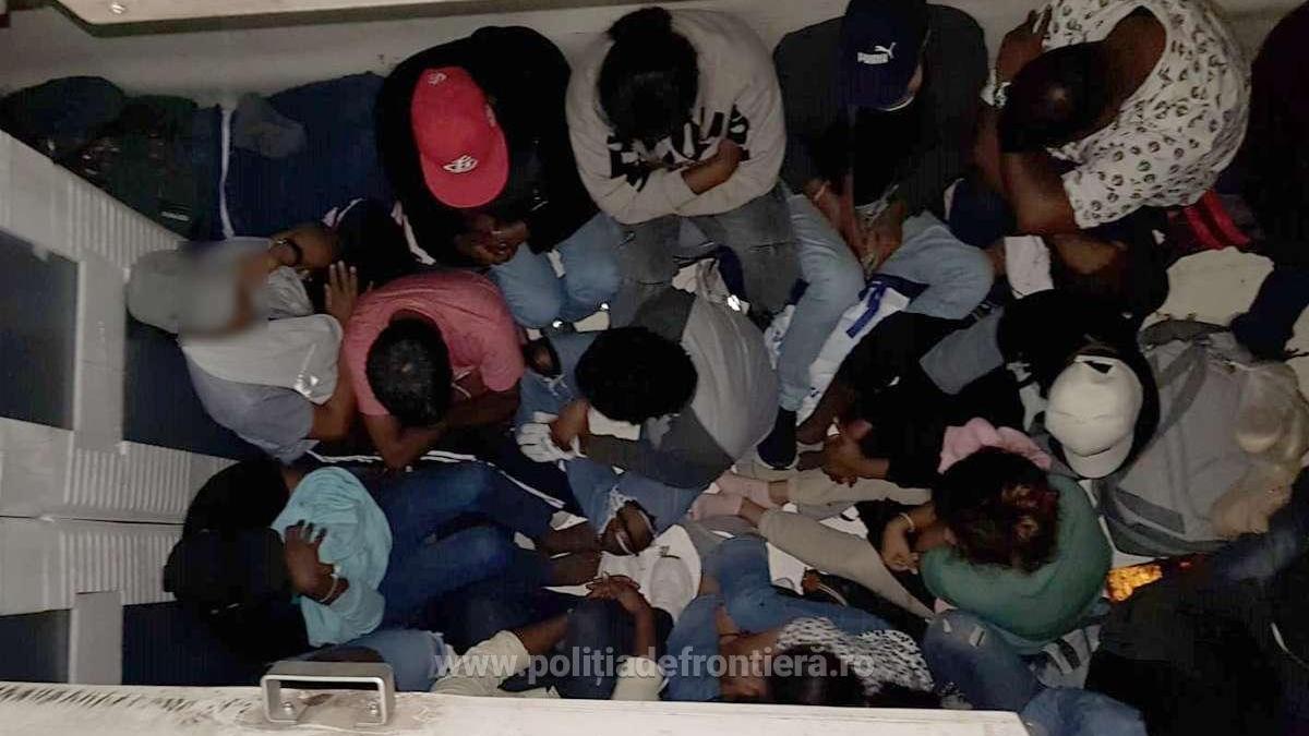 migranti-ascunsi-tiruri-granita-romania