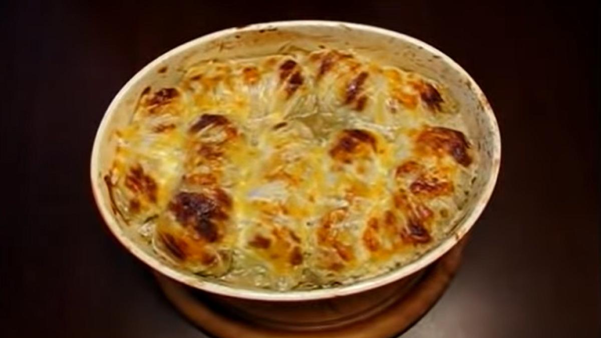 alternativa-pentru-traditionalele-sarmale--la-cuptor--uita-de-frunzele-de-varza-acestea-sunt-mai-elastice-si-mai-usor-de-lucrat-cu-ele--nu-vei-rezista