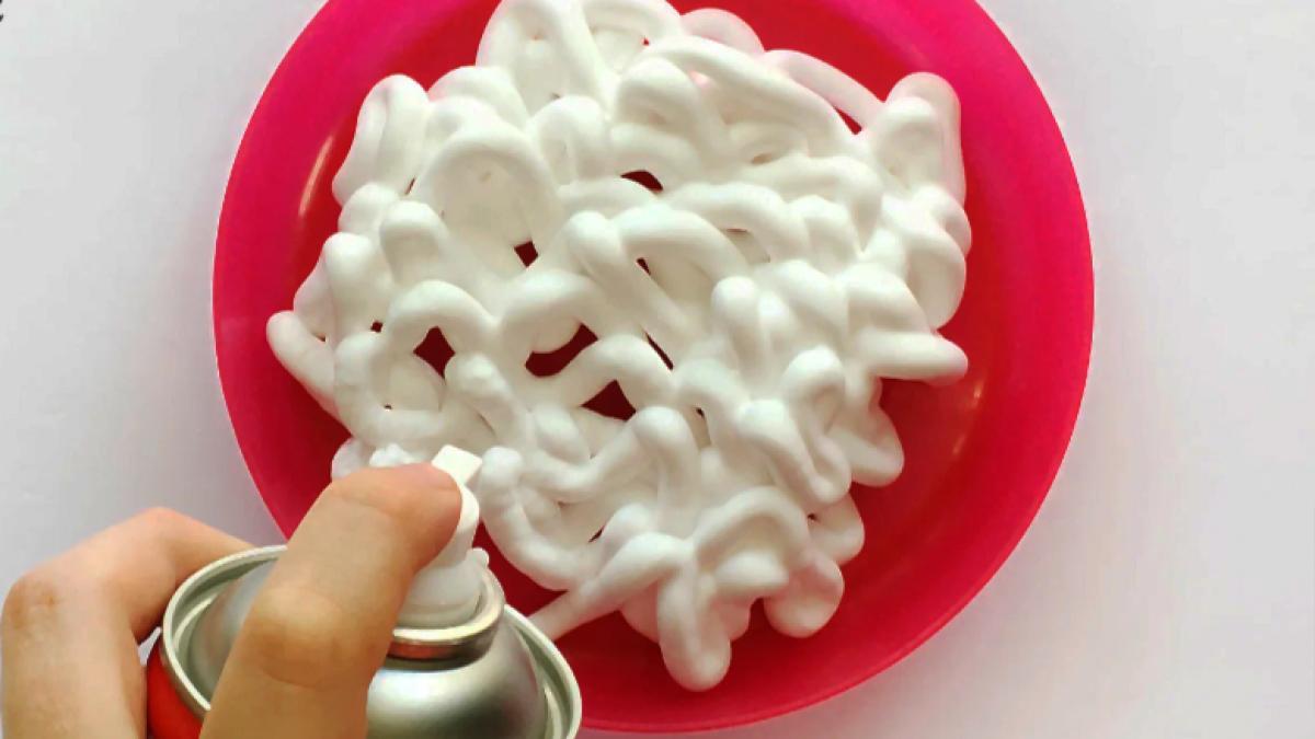 trucul-cu-spuma-pentru-barbierit-in-cuptor--care-te-scapa-de-multe-probleme-unul-dintre-cele-mai-bine-pastrate-ale-gospodinelor