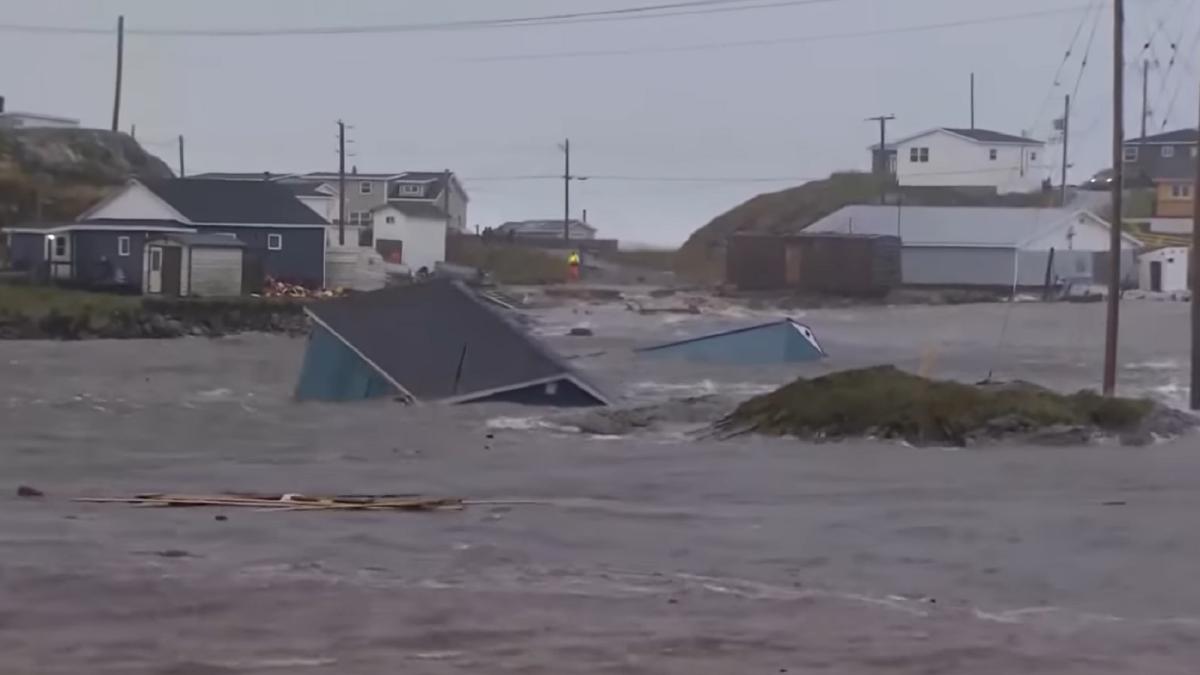 uraganul-fiona-a-facut-prapad-copaci-smulsi--case-distruse--linii-electrice-avariate