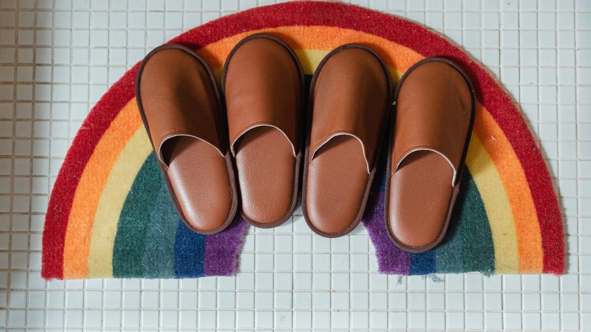 da-o-viata-noua-papucilor-de-casa-curata--igienizeaza-si-parfumeaza-incaltamintea-de-interior-cu-o-solutie-din-doar-trei-ingrediente