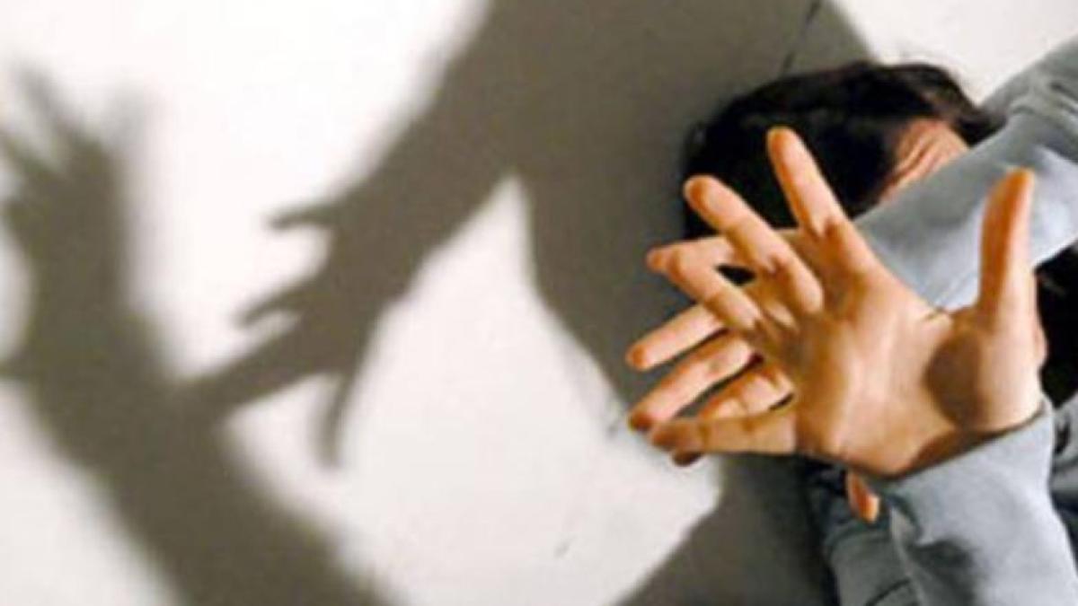 italia--un-roman-si-a-batut-si-si-a-maltratat-fiica--minora-a-cerut-ajutorul-profesorilor-sai-pentru-a-scapa-de-agresiuni