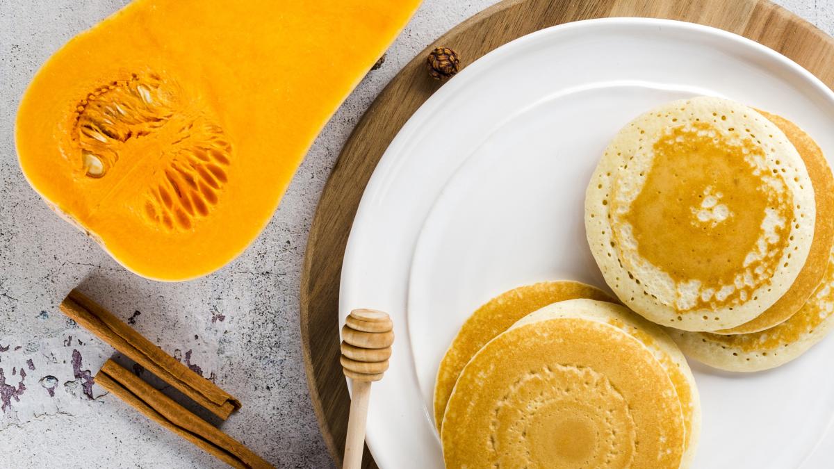 clatite-cu-dovleac--un-deliciu-mai-sanatos-si-mai-delicios-decat-clatitele-traditionale--trebuie-sa-le-incerci-salveaza-reteta