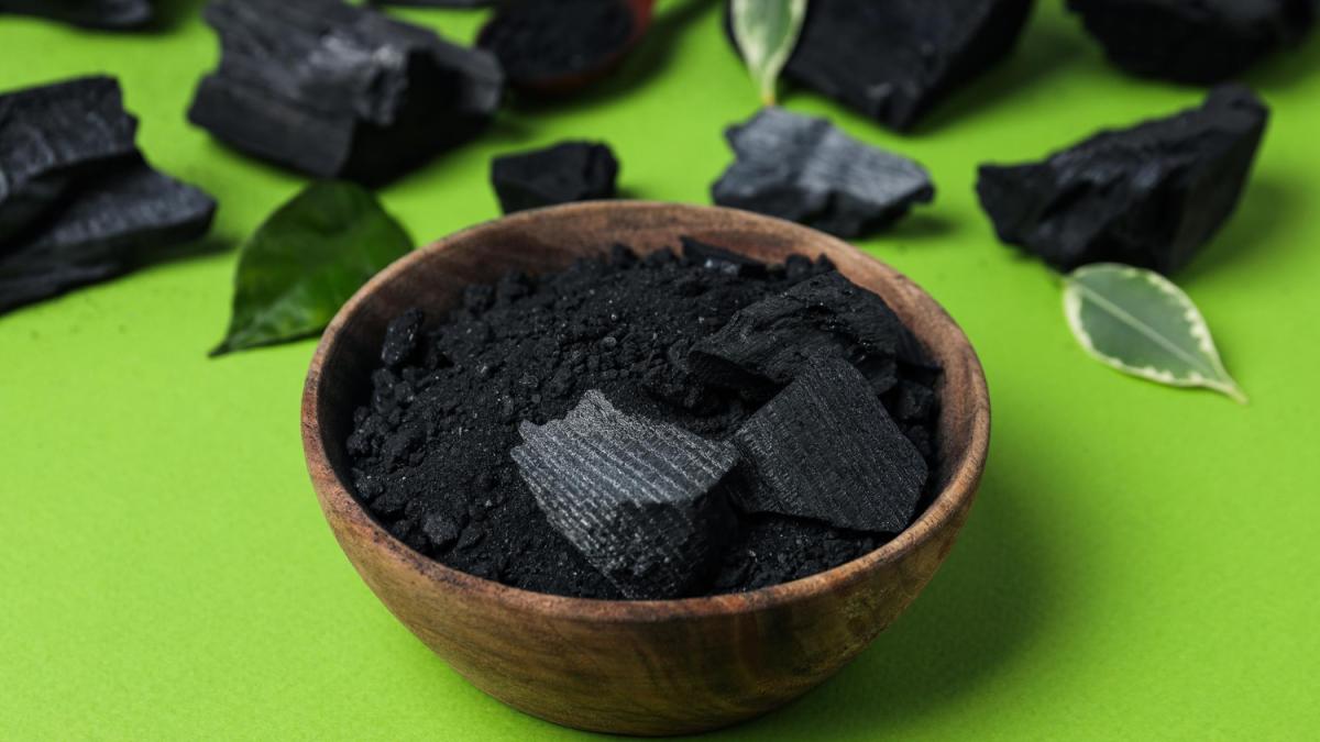 pune-o-tableta-de-carbune-activ-in-cosul-de-rufe-sau-chiar-in-dulap-habar-nu-aveai-ca-are-acest-efect-miraculos