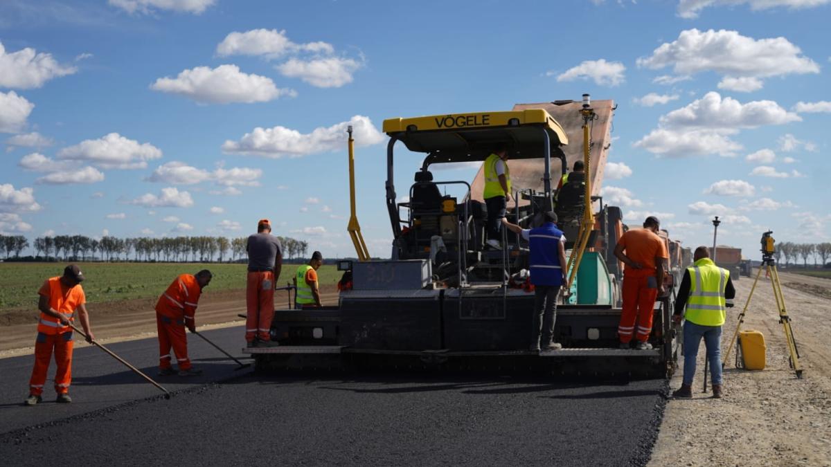 constructie-drumuri-drum-autostrada-lucrare