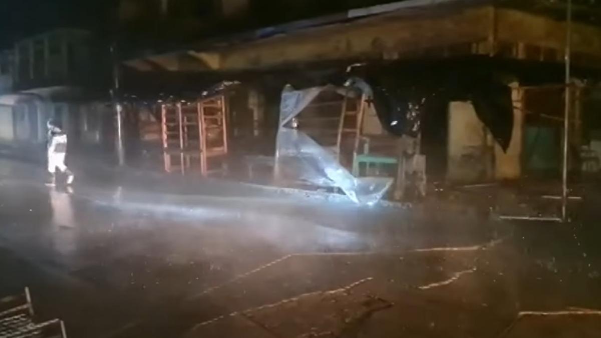 uraganul-julia-loveste-cu-rafale-de-140-de-kmh--autoritatile-sunt-in-alerta-incotro-ar-putea-avansa-furtuna