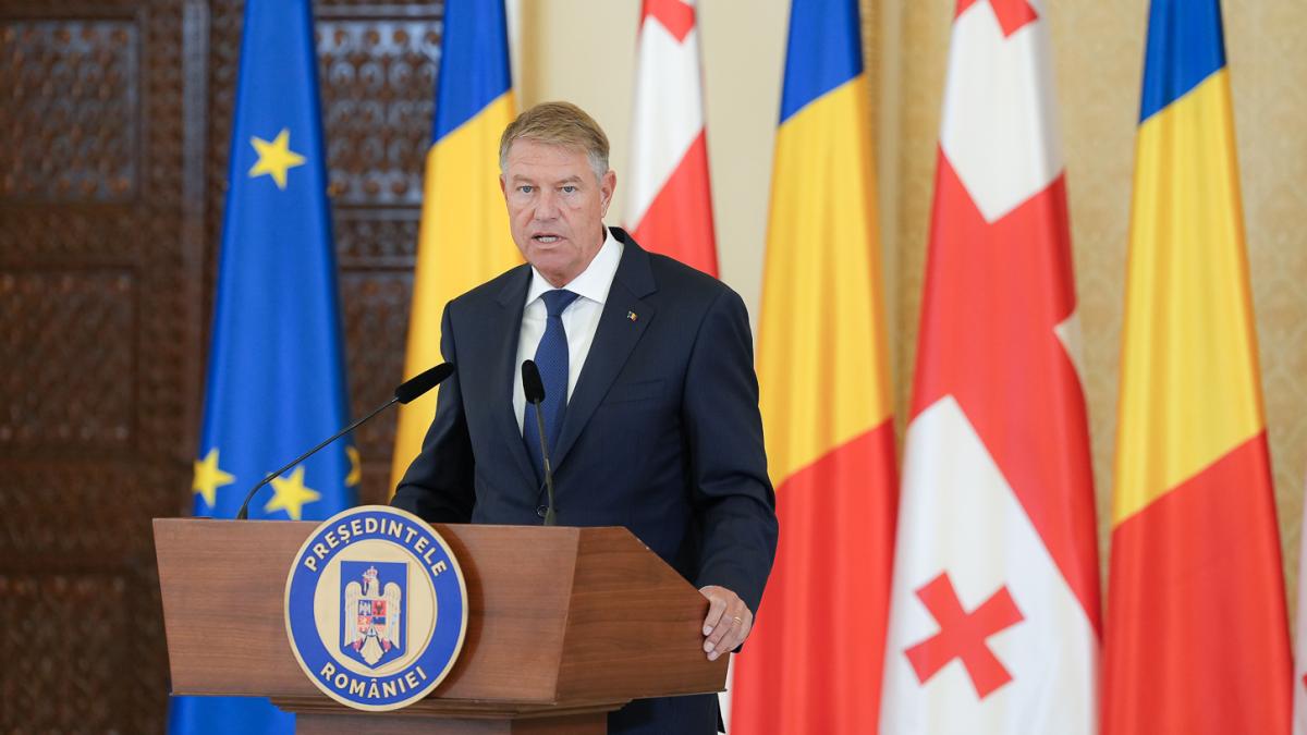 klaus-iohannis-despre-declaratiile-lui-vasile-dincu-trebuie-sa-citeasca-mai-frecvent-presa