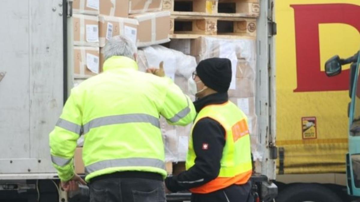 austria--masina--condusa-de-un-roman--oprita-pentru-un-control--oamenii-legii-au-ramas-uimiti-ce-ce-au-gasit-sub-niste-haine