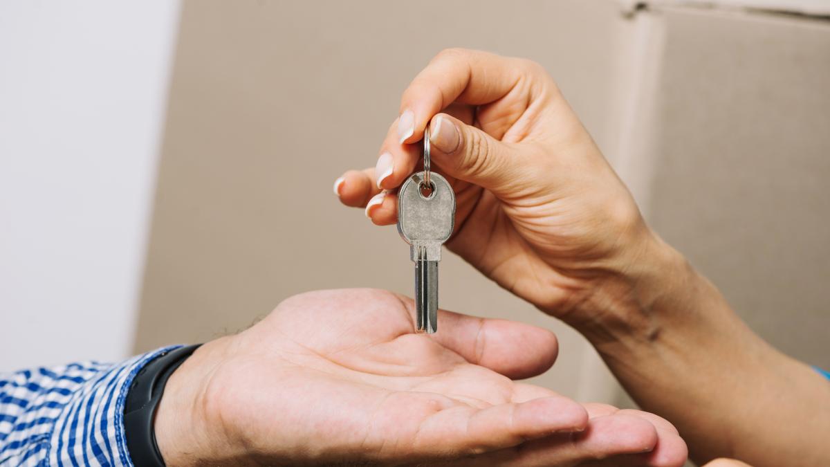 ne-am-intors-in-anii-90--victimele-castingului-imobiliar-din-spania-inainte-alegeai-tu-un-apartament--acum-el-te-alege-pe-tine---foto